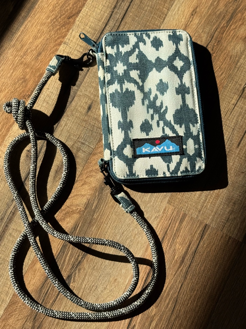 KAVU Blue Cream Geometric Aztec Ikat Canvas Go Time Crossbody Wallet Clutch